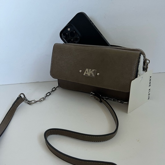 NWT ANNE KLEIN CROSSBODY WALLET ON A CHAIN PHONE SHOULDER BAG - Picture 7 of 8